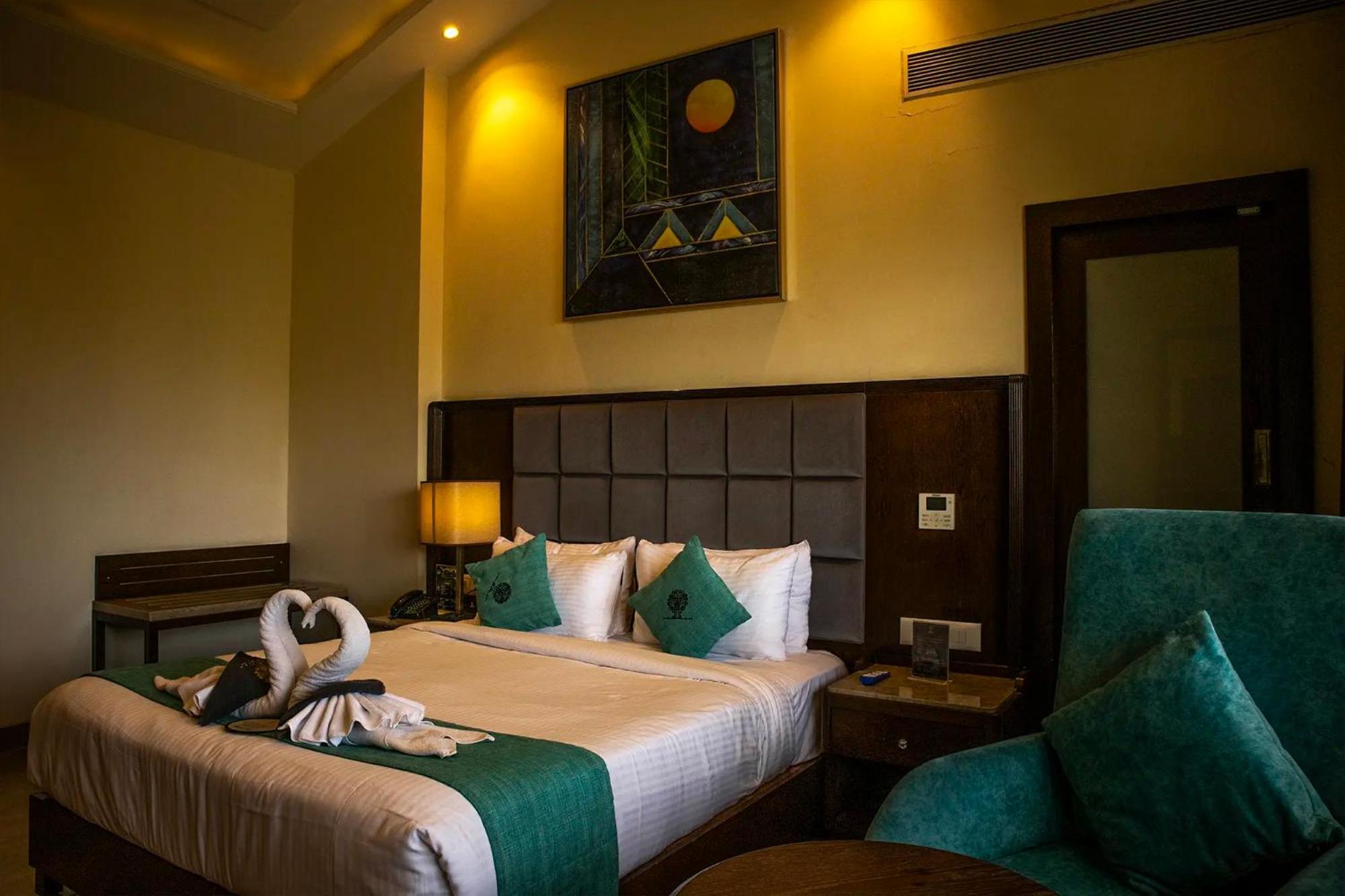 Basilica Resort - Where Luxury Redefines Mahābaleshwar Esterno foto