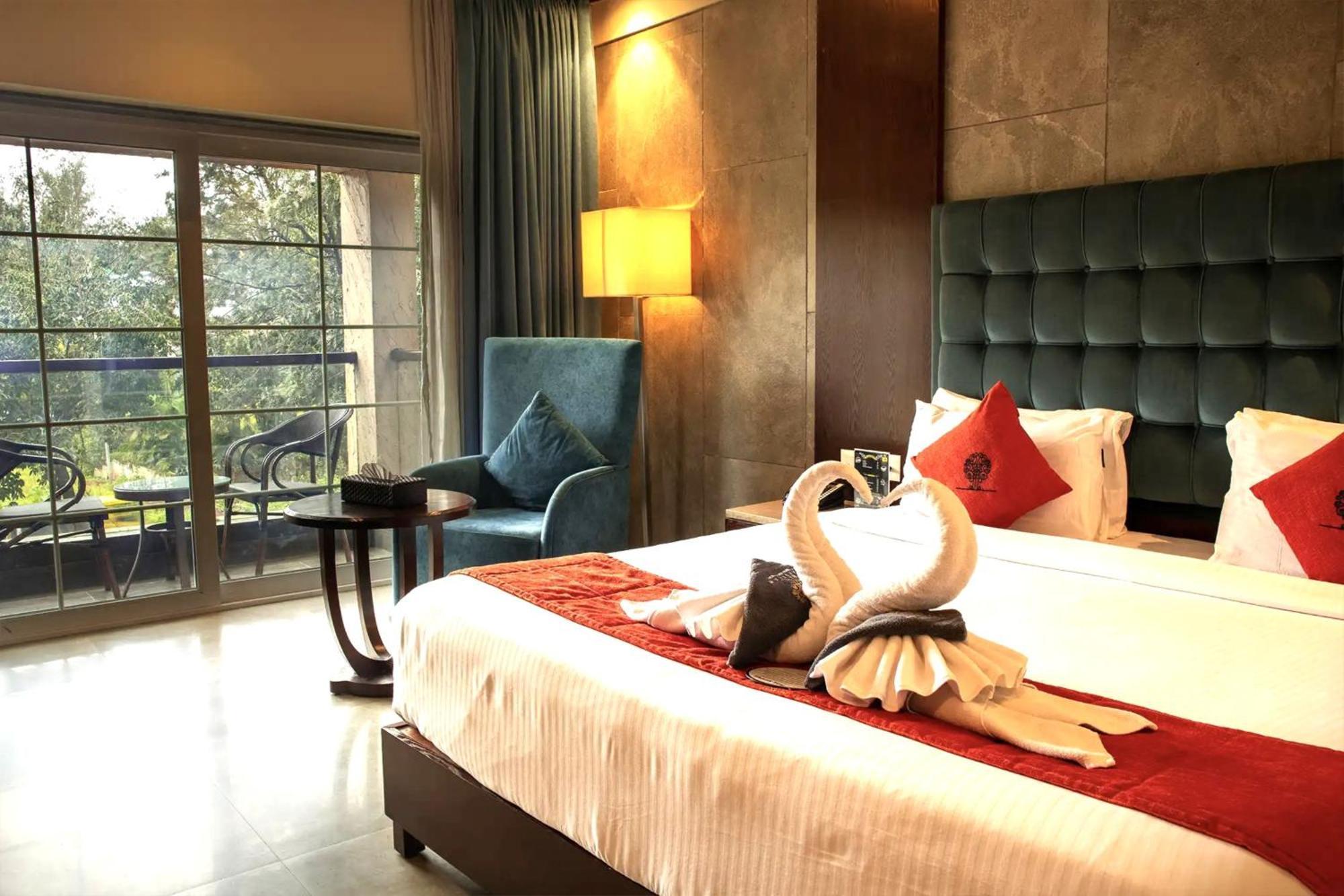 Basilica Resort - Where Luxury Redefines Mahābaleshwar Esterno foto